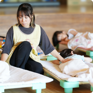 子どもと関わる職員